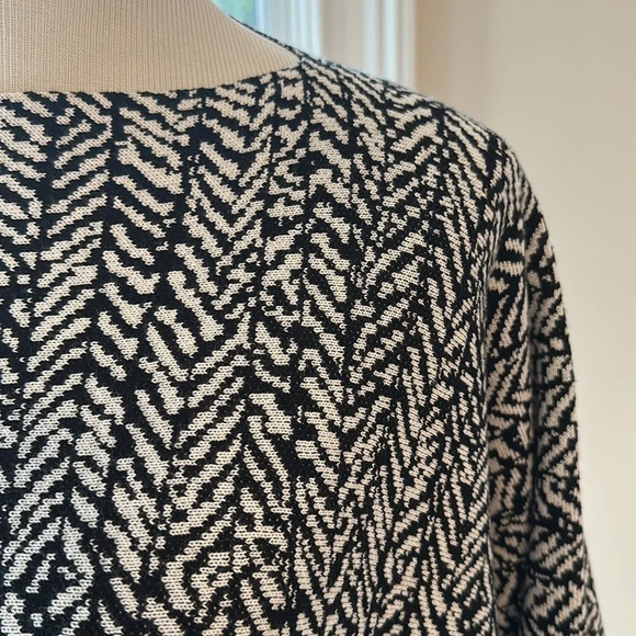 Lululemon Retired Poncho, O/S, Like New - Picture 5 of 9